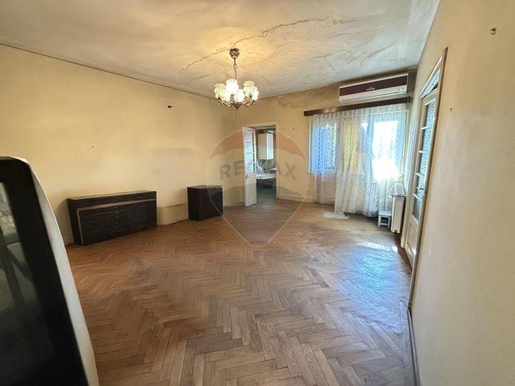 Teren 1100 mp si Casa Strada Luica Sector 4 - 9