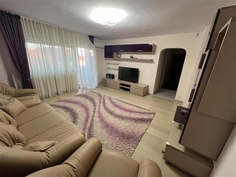 Ap 4 camere,renovat,3 AC, centrala, mobilat si utilat, Petre Liciu - 1