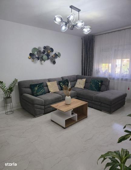 Apartament cu 4 camere decomandat în Central