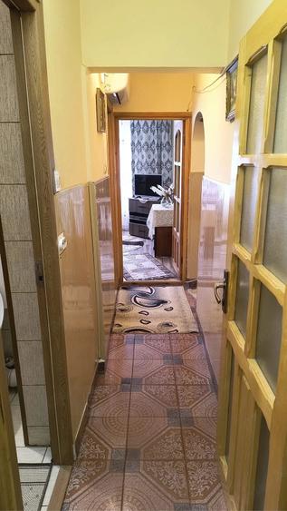Apartament cu 3 camere decomandat în Nicolina
