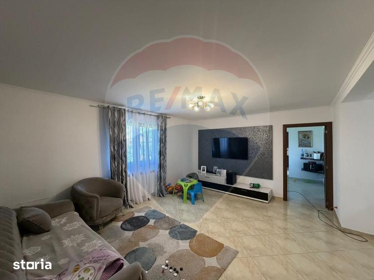 Casă cu 3 camere cu Teren 1101 Mp în Gologanu
