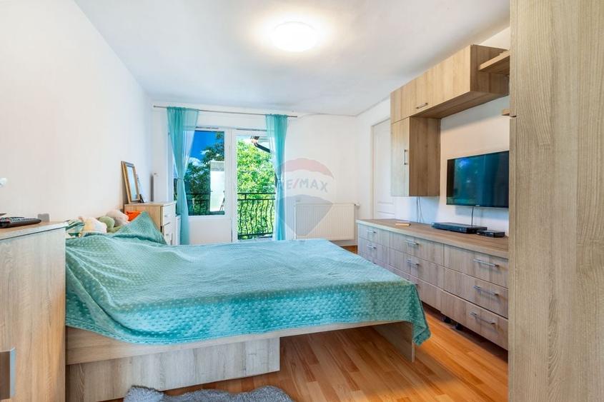 Casă individuală cu 7 camere cu Teren 657 Mp în Central