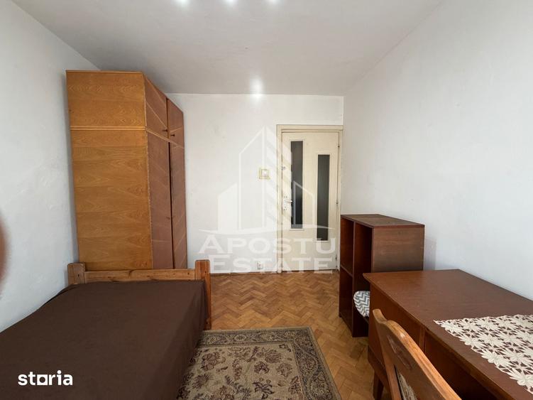 Apartament cu 3 camere, mobilat în Lipovei