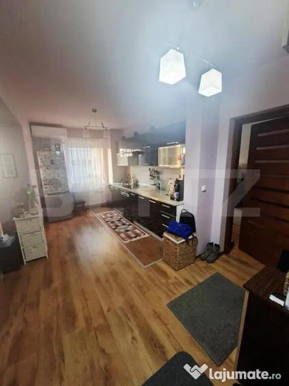 Apartament cu 3 camere semidecomandat în Nufărul