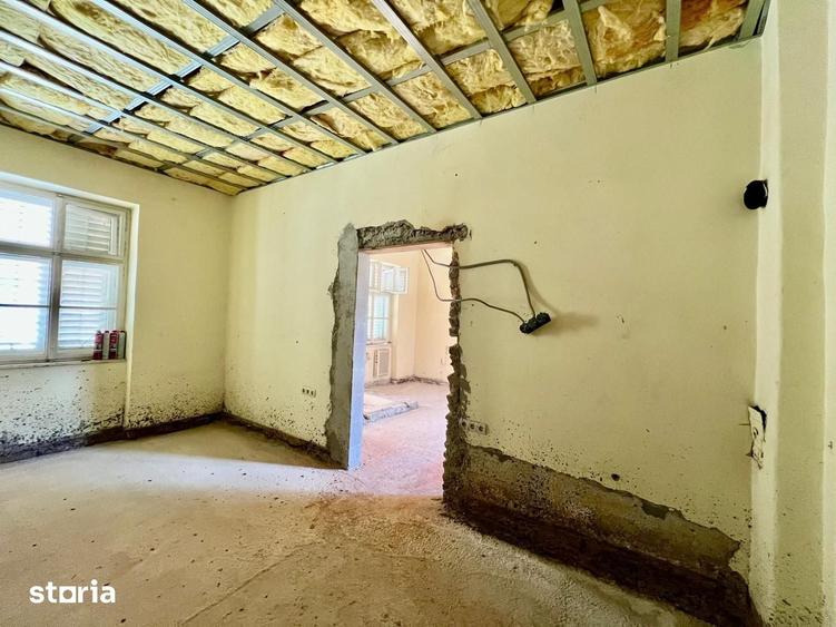 Casă cu 4 camere cu Teren 100 Mp în Central