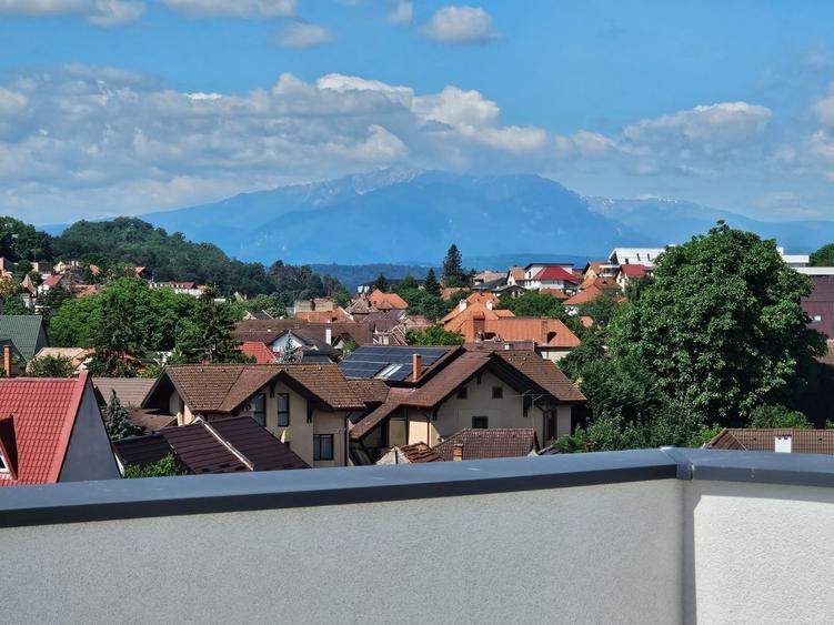 Penthouse cu 4 camere decomandat în Central