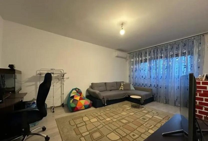 Apartament cu 3 camere decomandat, mobilat în Drumul Taberei — fotografia 2