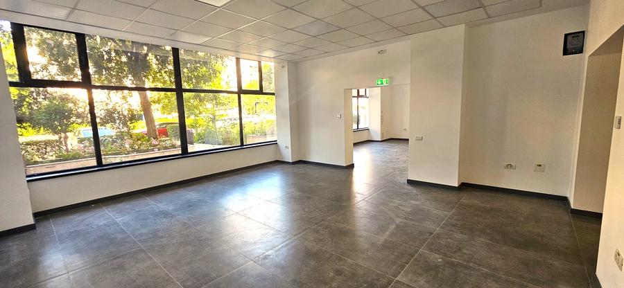 Spațiu comercial, de 100 mp, în Poarta 6