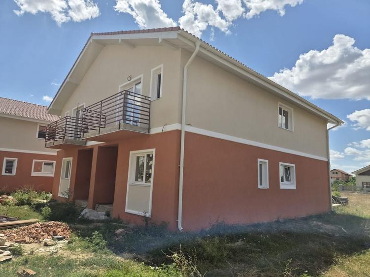 Duplex cu 5 camere cu Canalizare în Giroc