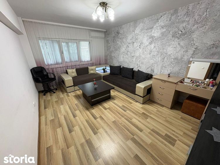 Apartament cu 3 camere decomandat, mobilat în Banat