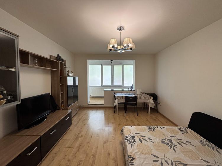 Apartament cu 3 camere semidecomandat în Central