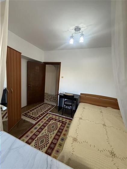 Apartament cu 3 camere decomandat în Tomis II
