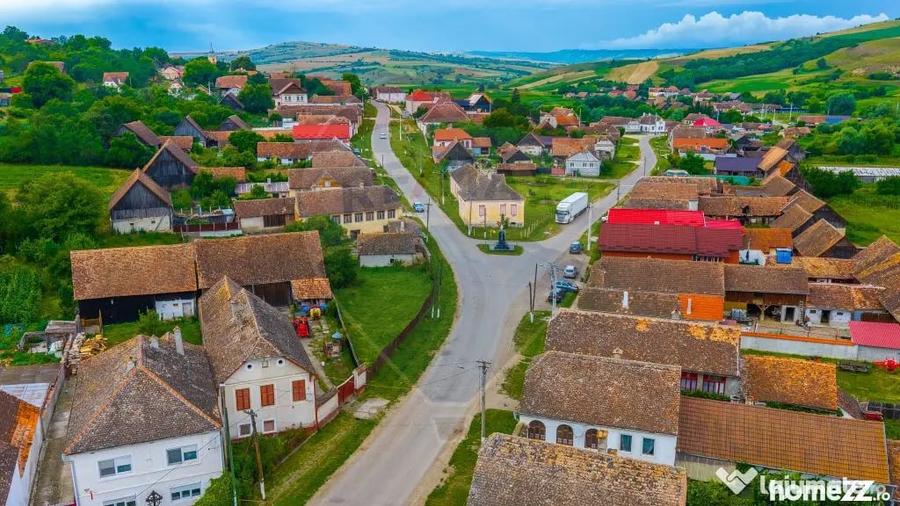 Casă cu 7 camere cu Teren 1044 Mp în Jibert