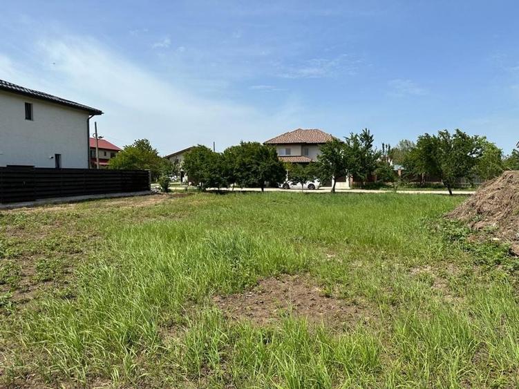 Teren de 570 mp, în Glina