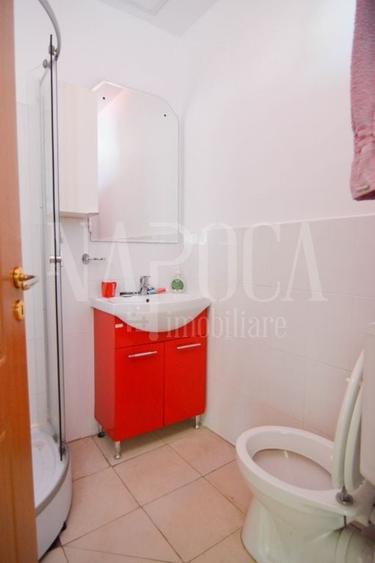 Casă individuală cu 11 camere cu Canalizare în Plopilor