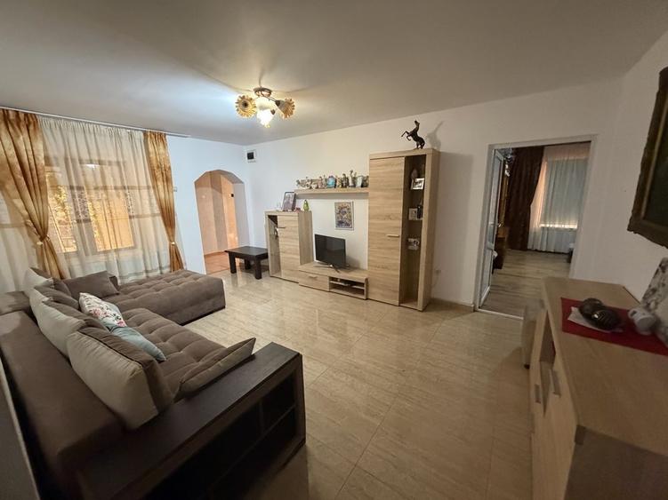 Casă cu 4 camere cu Teren 2000 Mp în Baia