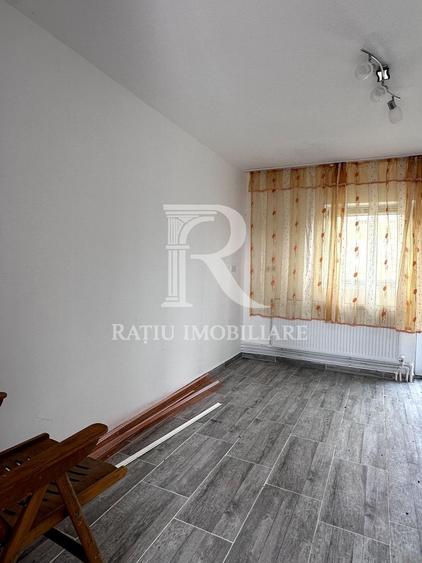 Casă individuală cu 3 camere cu Canalizare în Stracoș