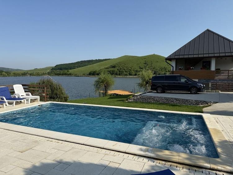Casă cu 4 camere cu Teren 2450 Mp în Central