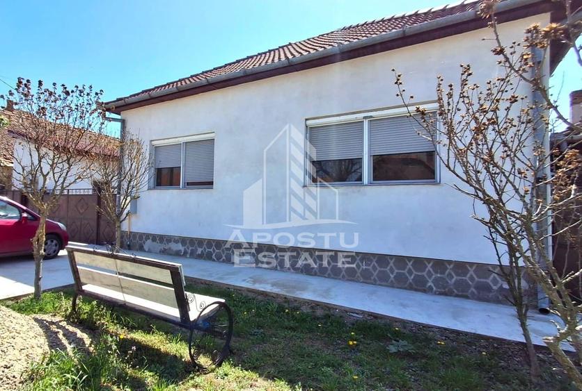 Casa de vanzare in Ineu formata din 2 cladiri - 1