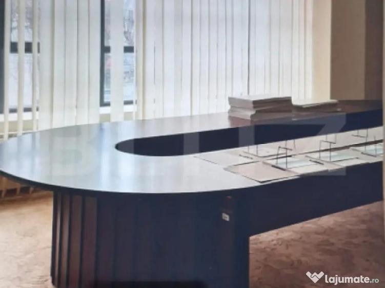 Cladire P+1 de inchiriatzona Titu - 9