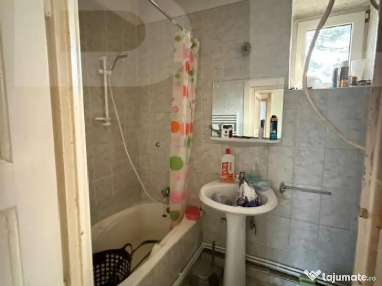 Casa de vanzare, cu 3 camere, doua bucatarii+teren in Simeri - 9