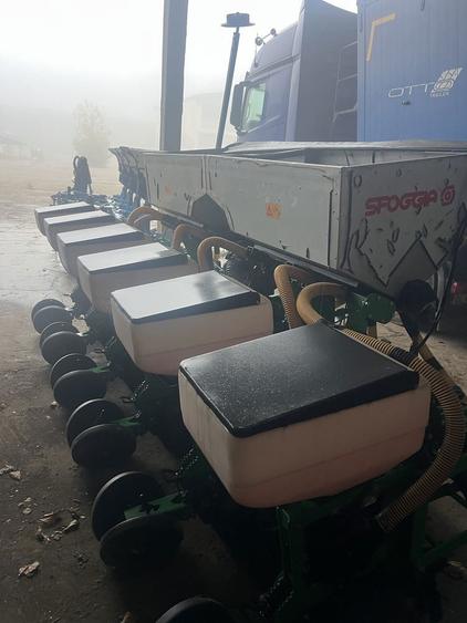 16 ha teren arabil Tecuci irigatii Utilaje agricole - 4