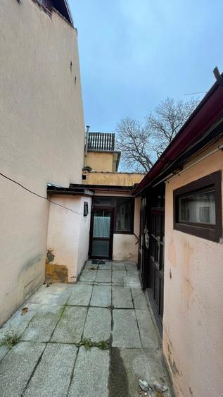 Casă cu 2 camere cu Teren 90 Mp în Centrul Istoric