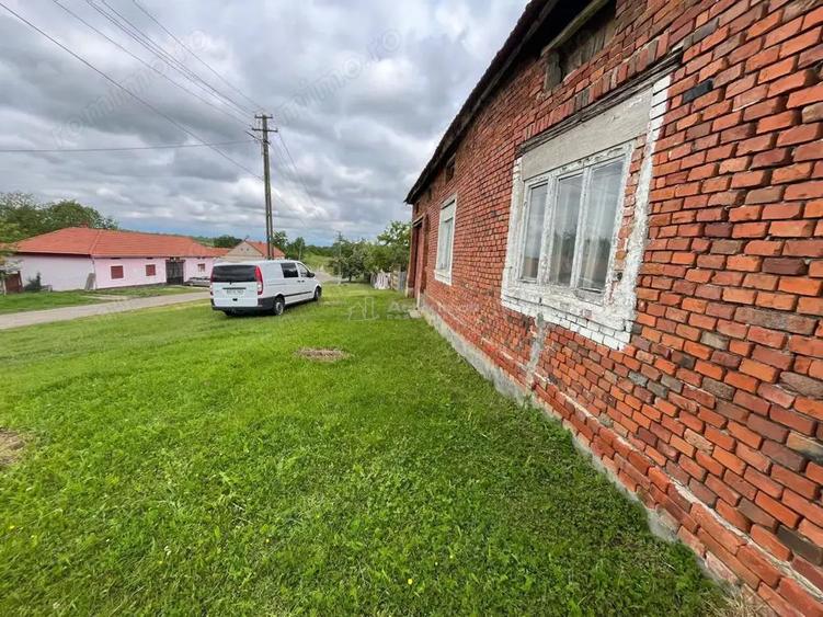 Honorici, Casa Cu Teren, 230 Mp. Suprafata construita, 1.700 Mp. Suprafata teren - 4