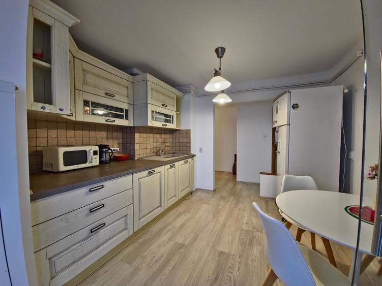 Faleza Nord 3 camere vedere la mare loc de parcare termen lung - 27