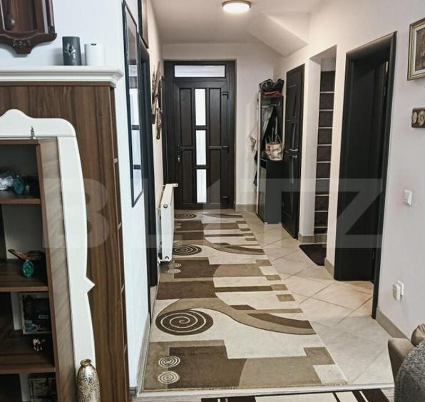 Casa individuala cu 5 camere, 240 mp, 12,8 ari teren, zona - 11