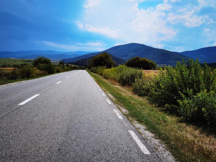 Teren intravilan cu acces asfaltat, situat între Săliște și Sibiel, la 300 m de - 7