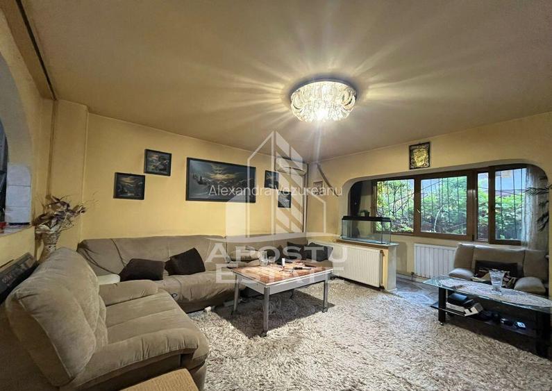 Apartament cu 3 camere, 2 bai, 2 balcoane, zona Vladeasa Apartament cu 3 camere, 2 bai, 2 balcoane, zona Vladeasa