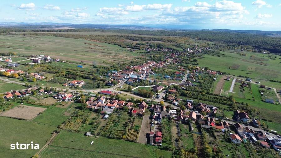 Casă cu 2 camere cu Teren 1439 Mp în Sânmartin