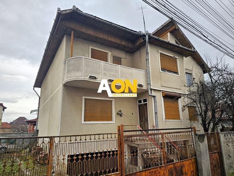 Casa cu 7 camere, 700 mp teren, deschidere la 2 strazi, zona Centru - 1