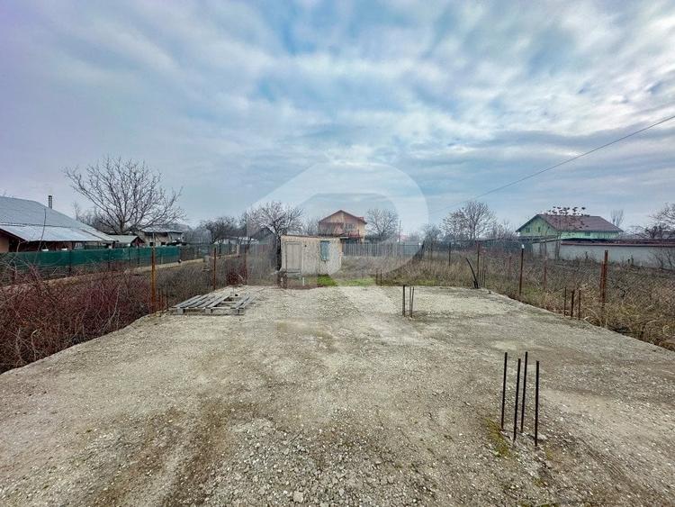 Mihailesti - teren imprejmuit 401mp, cu put, COMISION 0 - 5