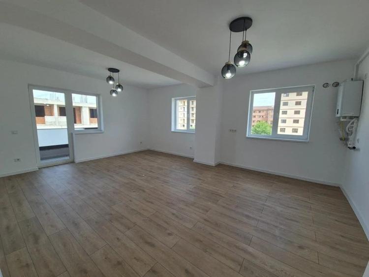 Apartament de vanzare, cu 3 camere, 70 mp, zona Ansamblul Vest Residence - 8