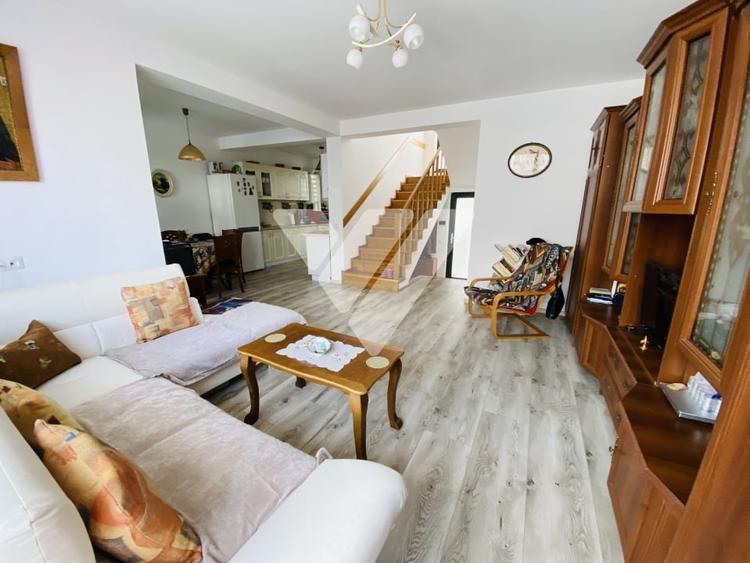 Casa triplex 4 camere mobilata de vanzare in Selimbar Sibiu - 1