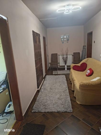 Casa cu curte, pivni?a ?i centrala pe gaz in zona urbana - 8