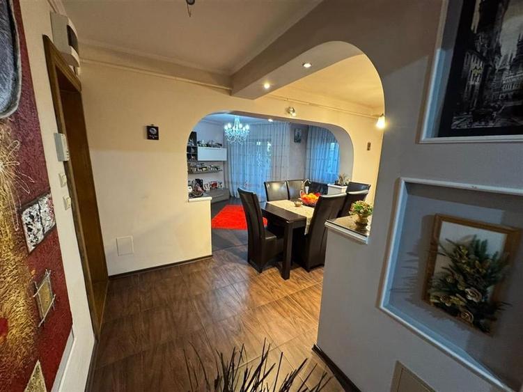 Apartament 3 camere, etaj 3 , zona Liceul Pedagogic, mobilat - 11