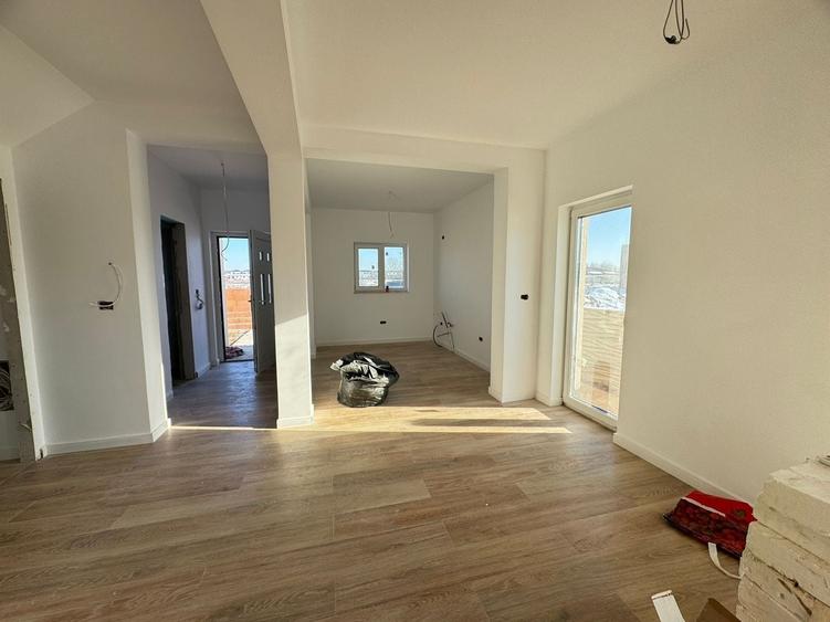 Duplex cu 4 camere cu Canalizare în Moșnița Nouă