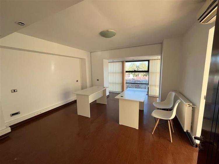 Birouri de inchiriat  de la 120 mp - mentenanta inclusa - 12