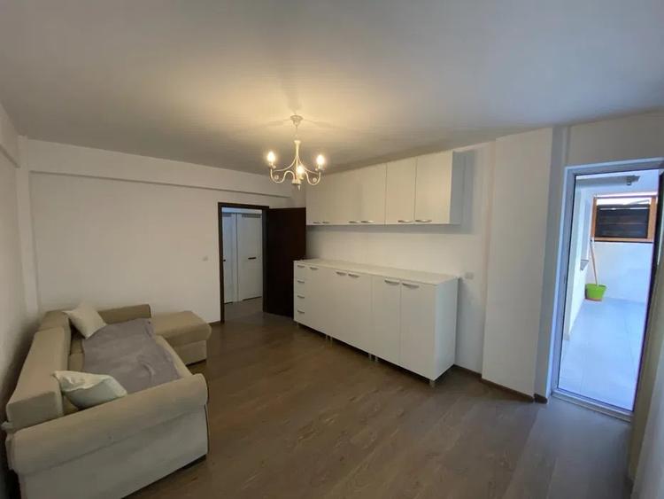 Apartament cu 2 camere, decomandat, zona Cug - 2