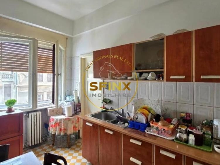 Apartament 4 camere, etajul 2, bloc interbelic fara  risc,  in zona Magheru - 3