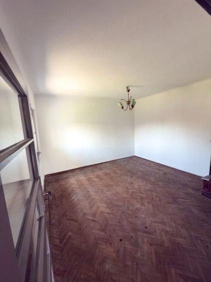 Casa de vanzare in Rosiorii de Vede zona centrala, str. 1 Decembrie - 5