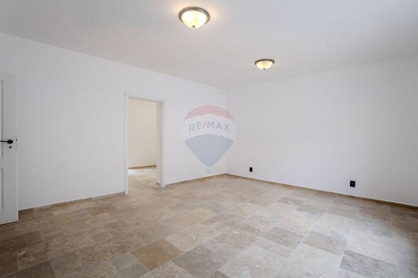 COMISION 0 | Birou modern si luminos la casa cu gradina privata - 2