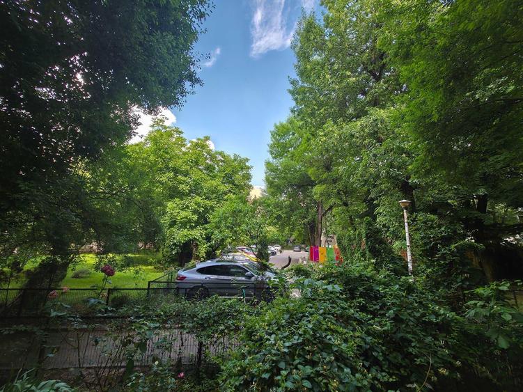 Inchiriere apartament 3 camere Str. Covasna, intre Bulevardul Obregia si Bulevardul Constantin Brancoveanu - 1