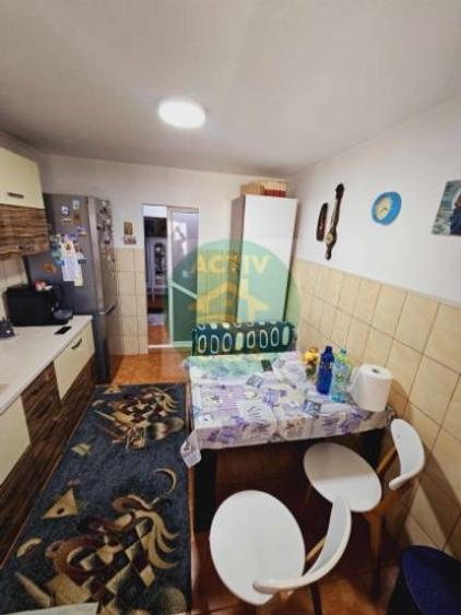 Apartament cu 3 camere decomandat în Roman - 9