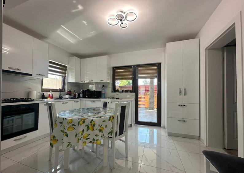 Case moderne in Halchiu lini?te, intimitate ?i acces rapid catre BV! - 3