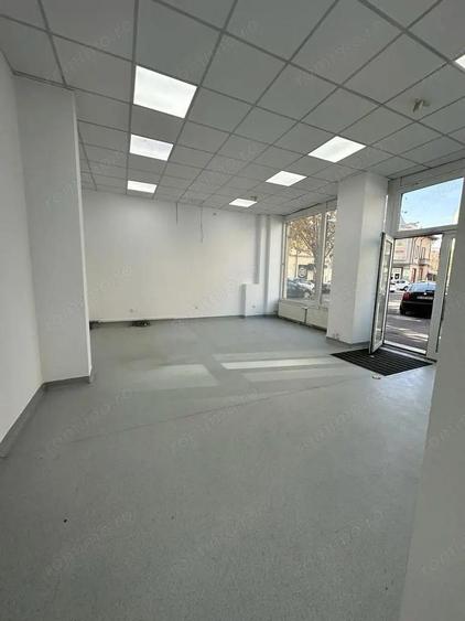 Stefan cel Mare 104 mp vitrina 12 m vizibilitate buna - 1