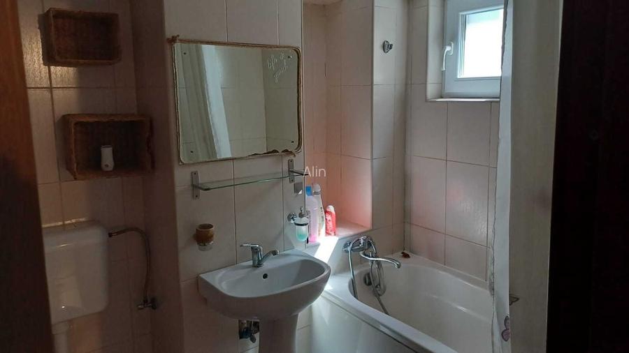 Vand apartament in Carei (SM), 3 camere, etaj 3, zona centrala